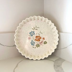 Vintage Tart pan with floral motif, made by Treasure Craft